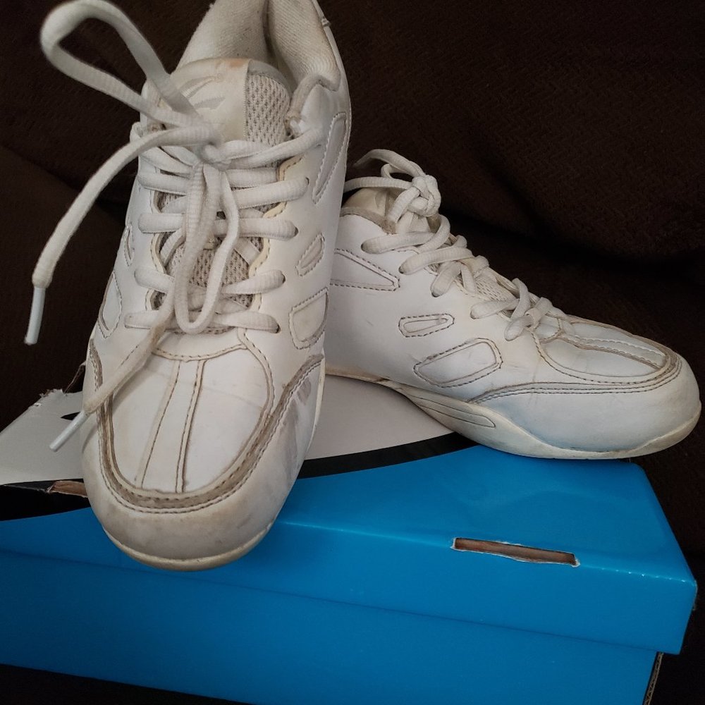 Zephz Cheer Shoes